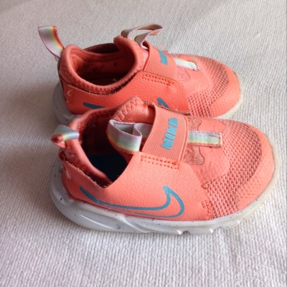 Nike do it babies pink sneakers size 5c